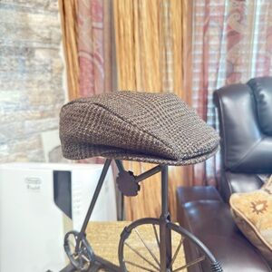 Classic Brown Houndstooth Newsboy Cap